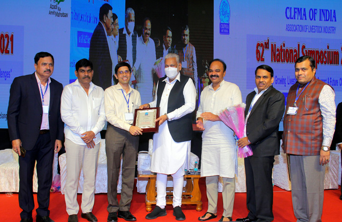 Dr. V. Sridhar, GM receiving CLFMA Award