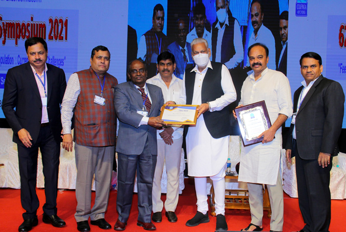 Prof. V. Ramasubba Reddy receiving CLFMA award